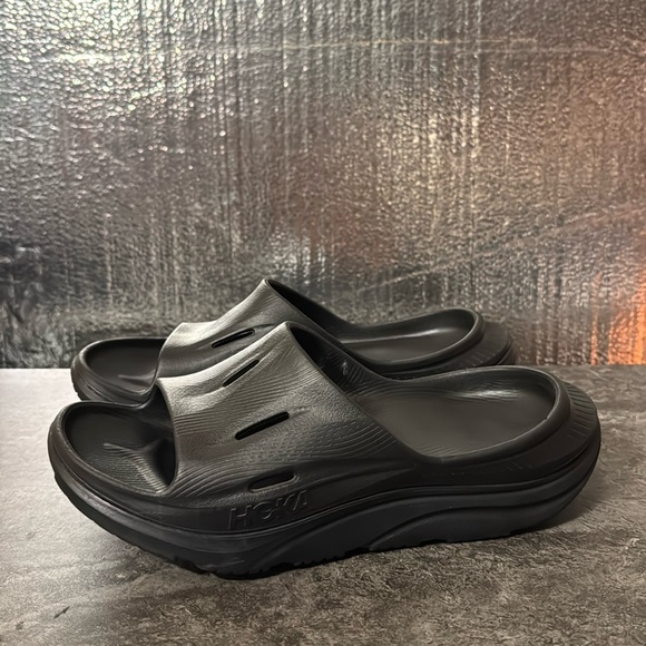 HOKA Ora Recovery Slide 3. ALL GENDER. M-8 W-10 - Picture 1 of 9